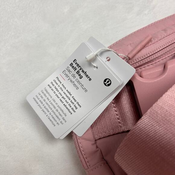 Lululemon Everywhere Belt Bag 1L in Pink Haze Strap NWT with Company Logo - Picture 7 of 7